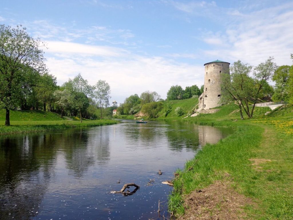 Берег история. Парк Куопио. Куопио Псков. Куопио парк Куопио Псков. Окольный город (Псков).